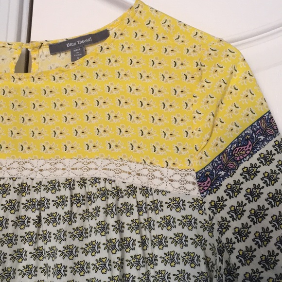 •Blue Tassel Anthropologie Carmen Patterned Top• - Picture 4 of 6